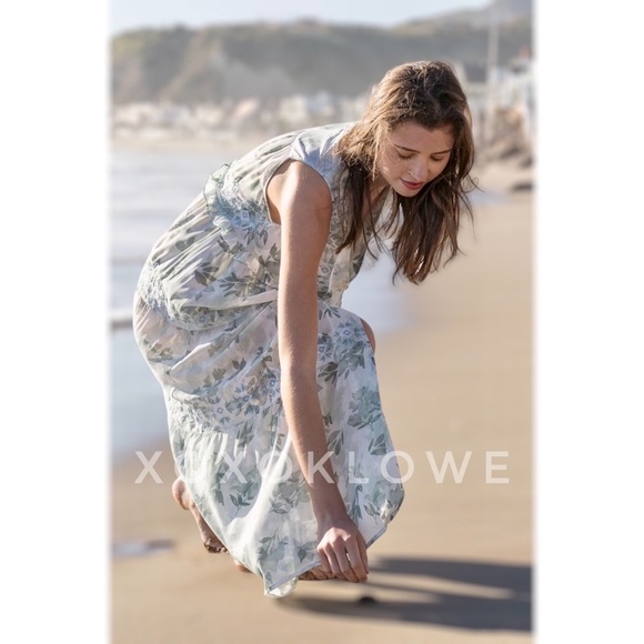 POL Sage & White Sleeveless Tiered Button Front Midi Dress - Picture 3 of 16